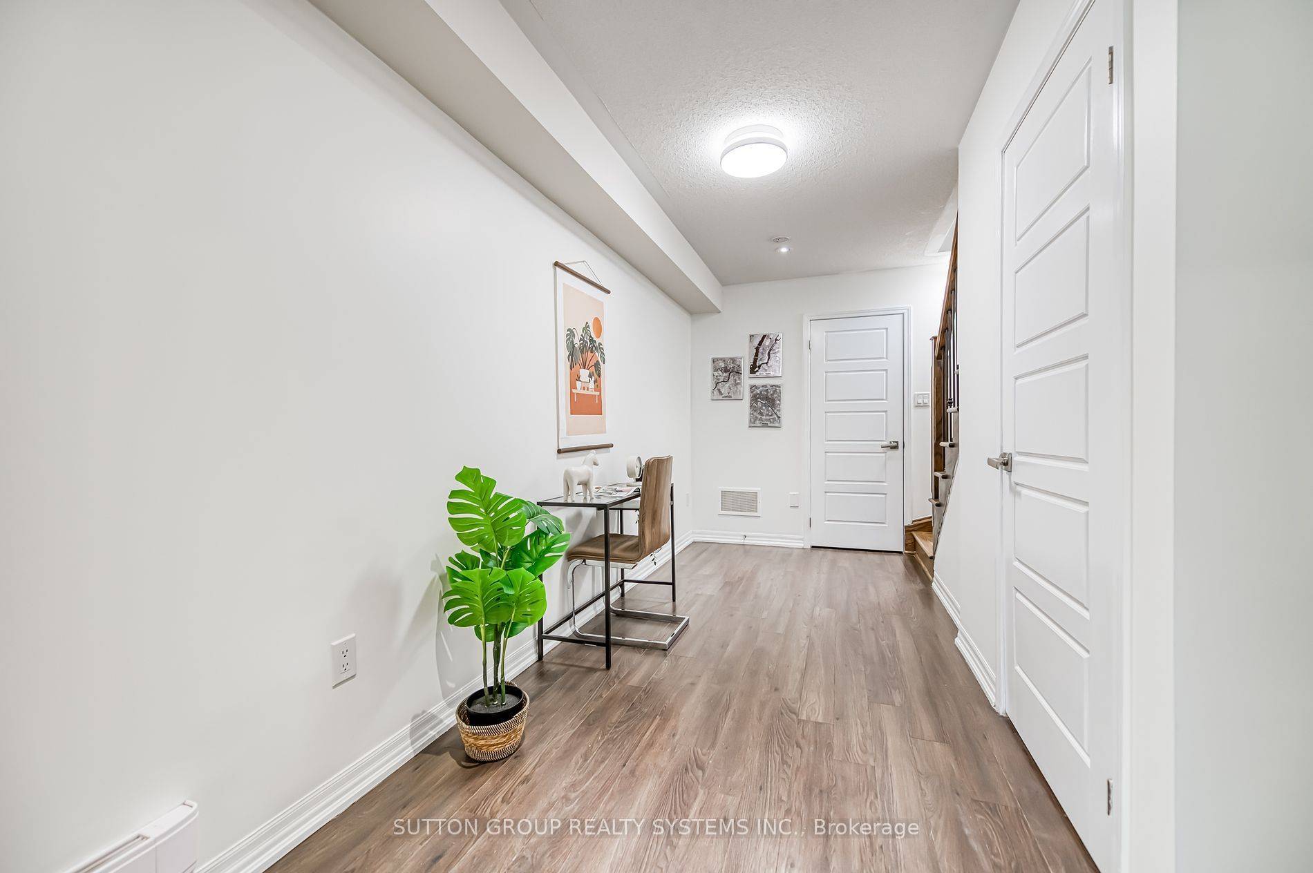 Oakville, ON L6M 0V3,232 Betsy DR