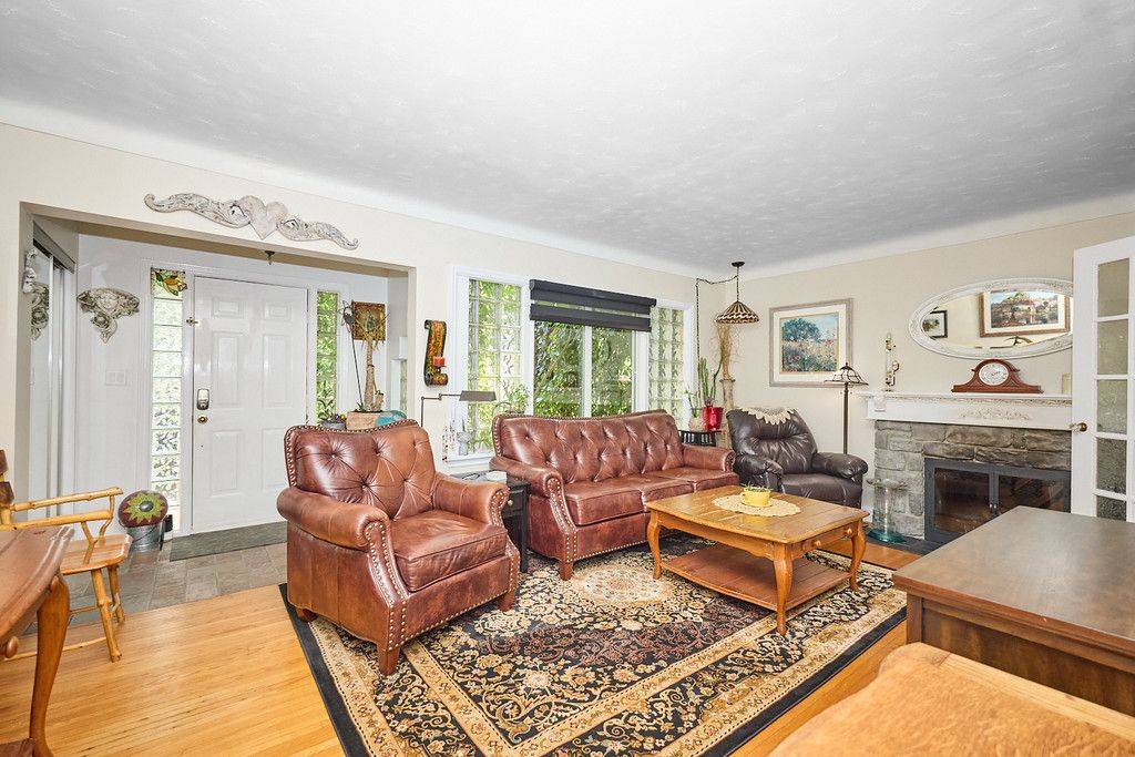 Niagara Falls, ON L2G 1J9,6343 Division ST