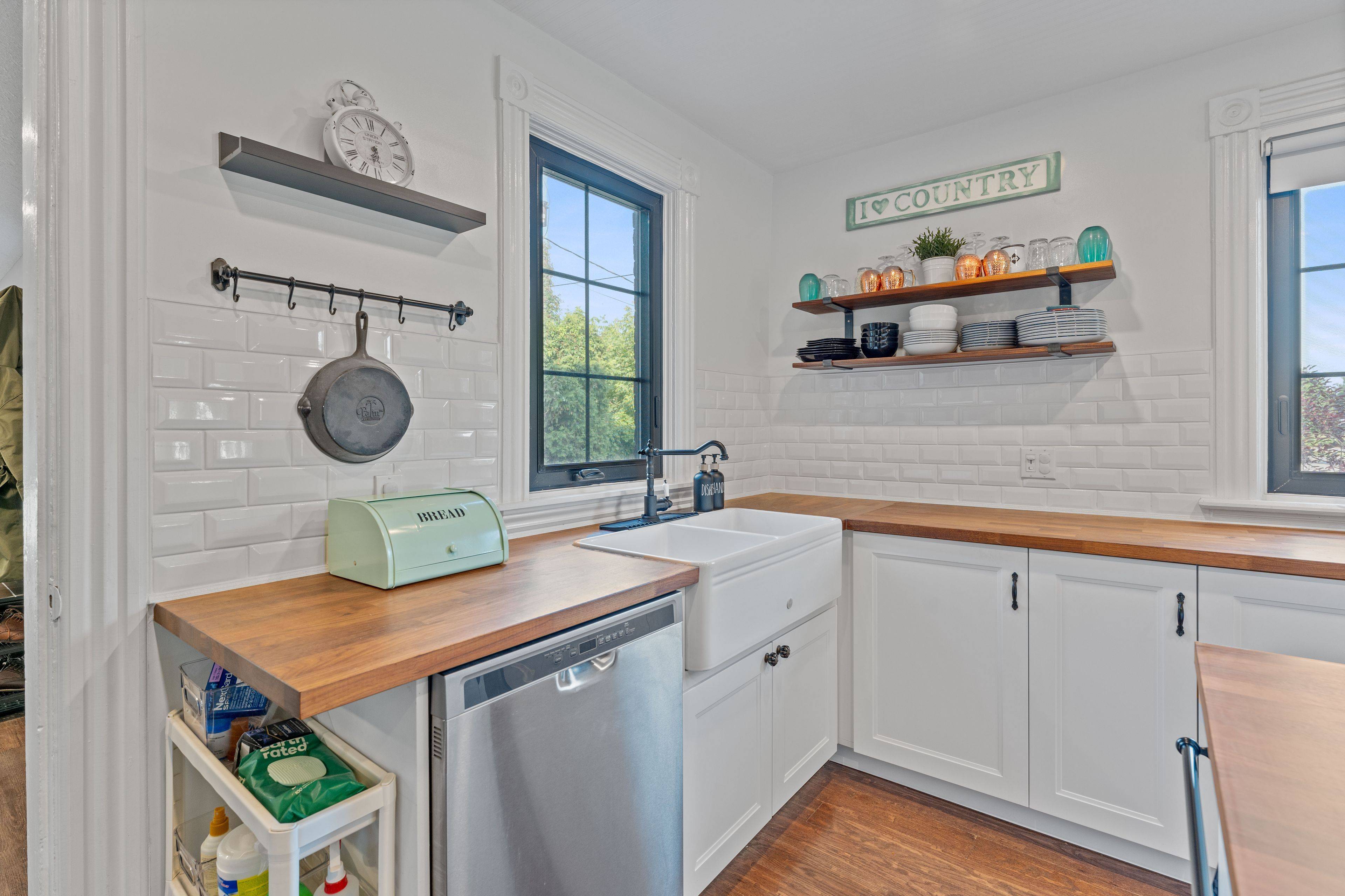 North Grenville, ON K0G 1J0,835 Prescott ST