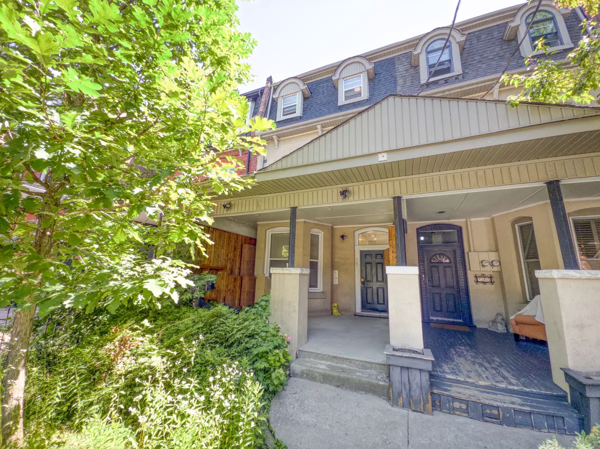 Toronto C01, ON M5T 1Z4,227 Beverley ST #3