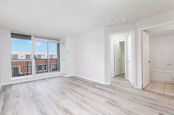 Toronto C01, ON M6K 3N1,1000 King ST W #420