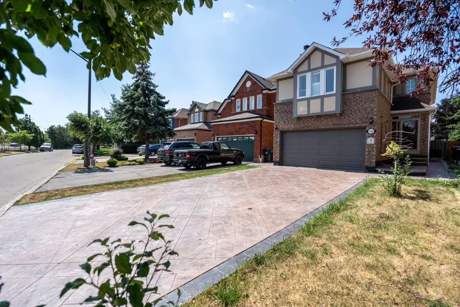 5880 Chorley PL E, Mississauga, ON L5M 5L7