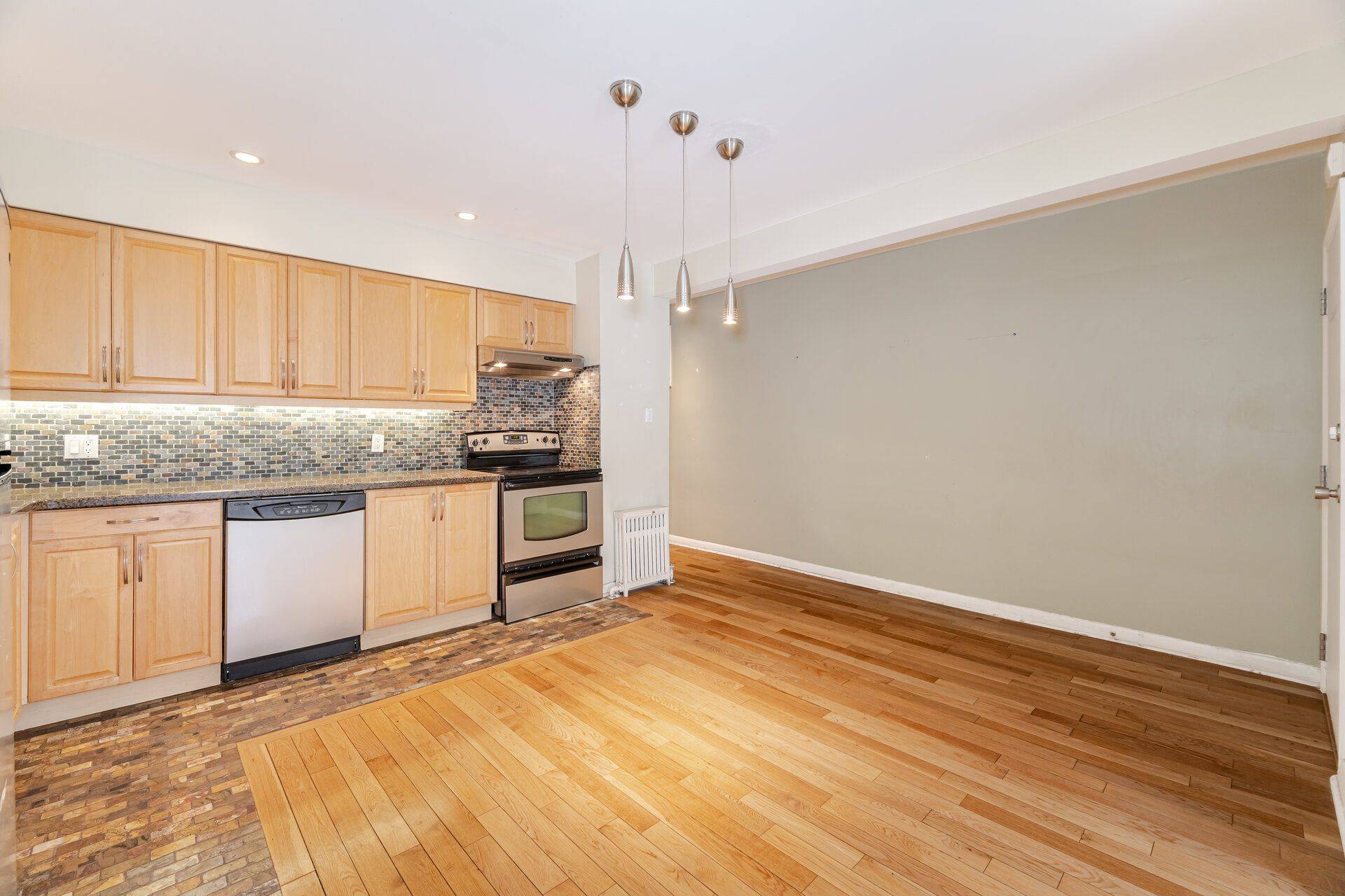 Toronto C03, ON M6C 3V2,475 Winona DR #3 Upper