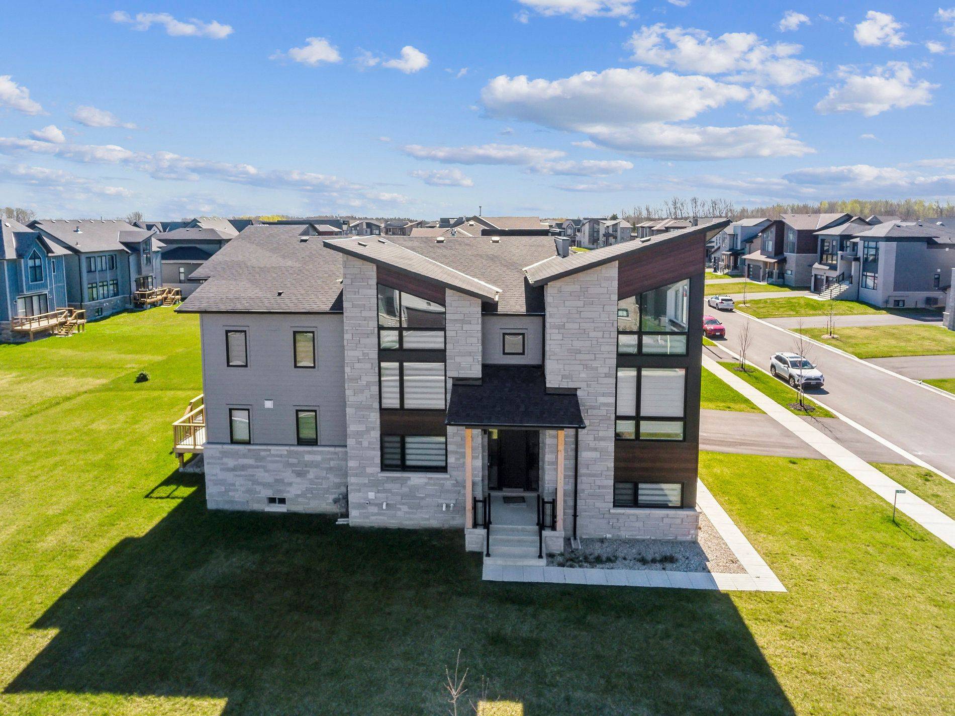 100 Stoneleigh DR, Blue Mountains, ON L9Y 5J6