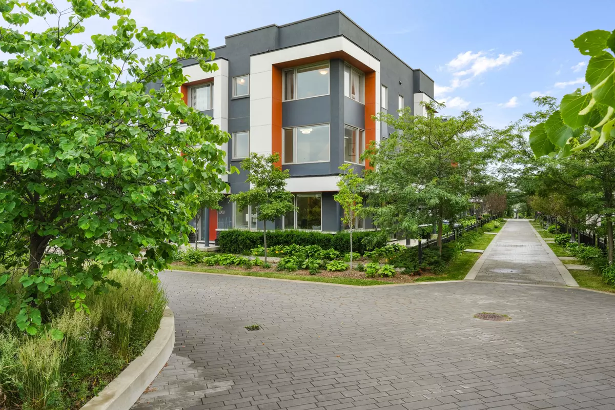 Oakville, ON L6M 0Y6,3006 Creekshore Common N/A #34