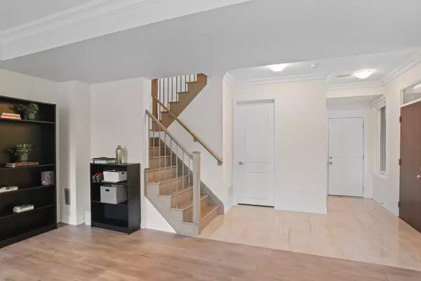 Oakville, ON L6M 0Y6,3006 Creekshore Common N/A #34