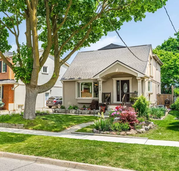 152 Clearbrooke CIR, Toronto W10, ON M9W 2G1