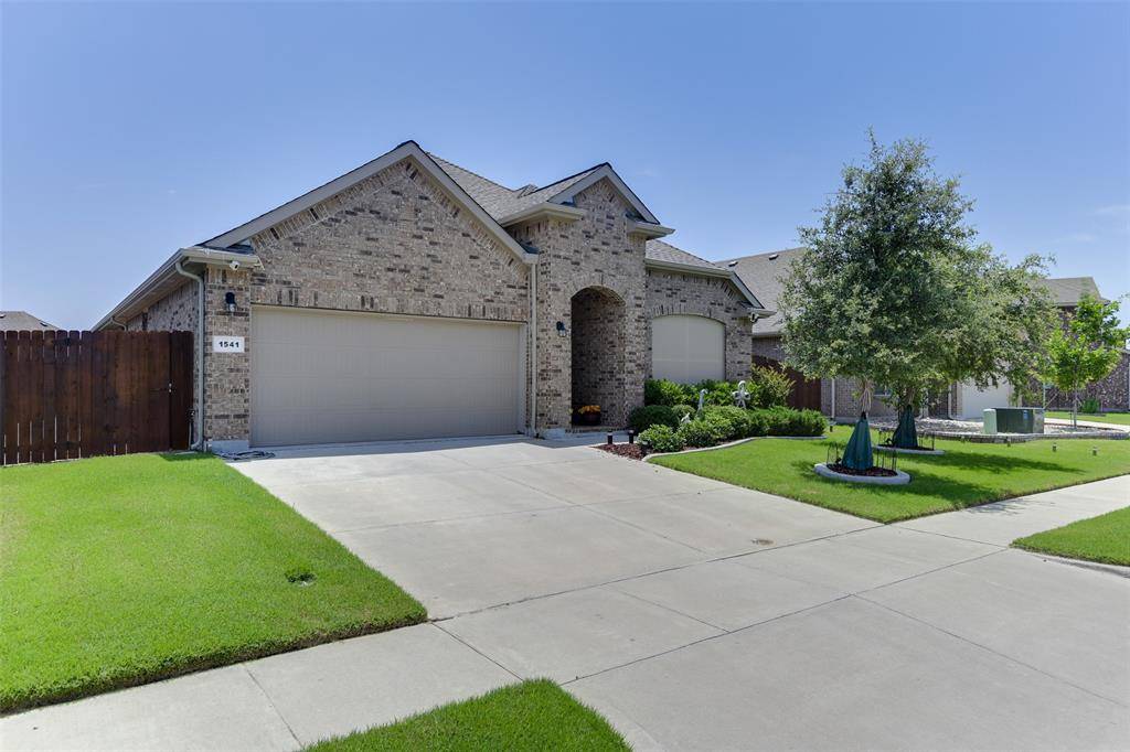 1541 Seabiscuit Drive, Granbury, TX 76049