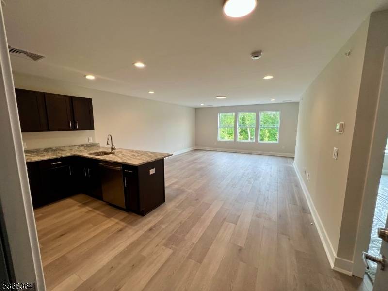 Hillsborough Twp., NJ 08844,692 Us Highway 206 #202