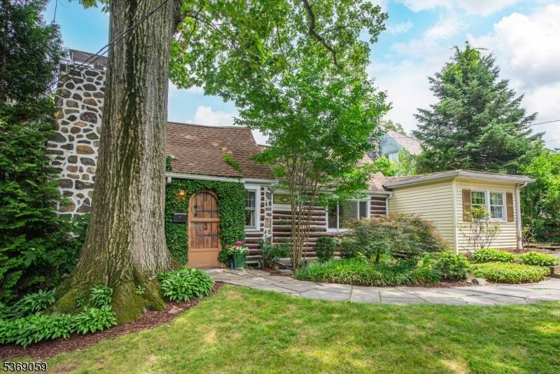 Denville Twp., NJ 07834,18 Mosswood Trl