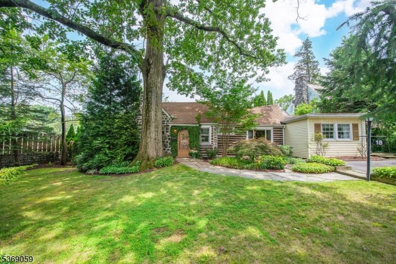 Denville Twp., NJ 07834,18 Mosswood Trl