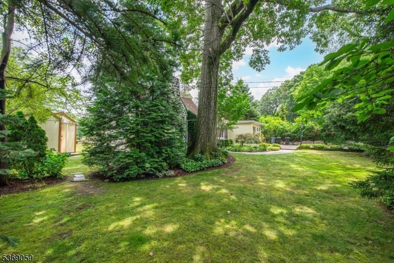 Denville Twp., NJ 07834,18 Mosswood Trl