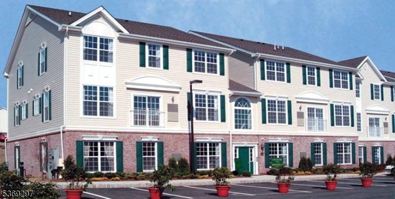 301 Rainbow Way #301, Lopatcong Twp., NJ 08865