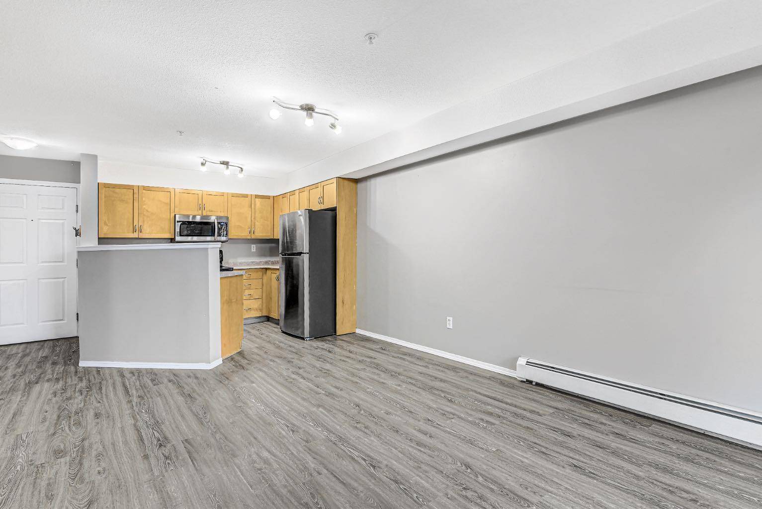 Grande Prairie, AB T8V 0P3,11220 104 AVE #208