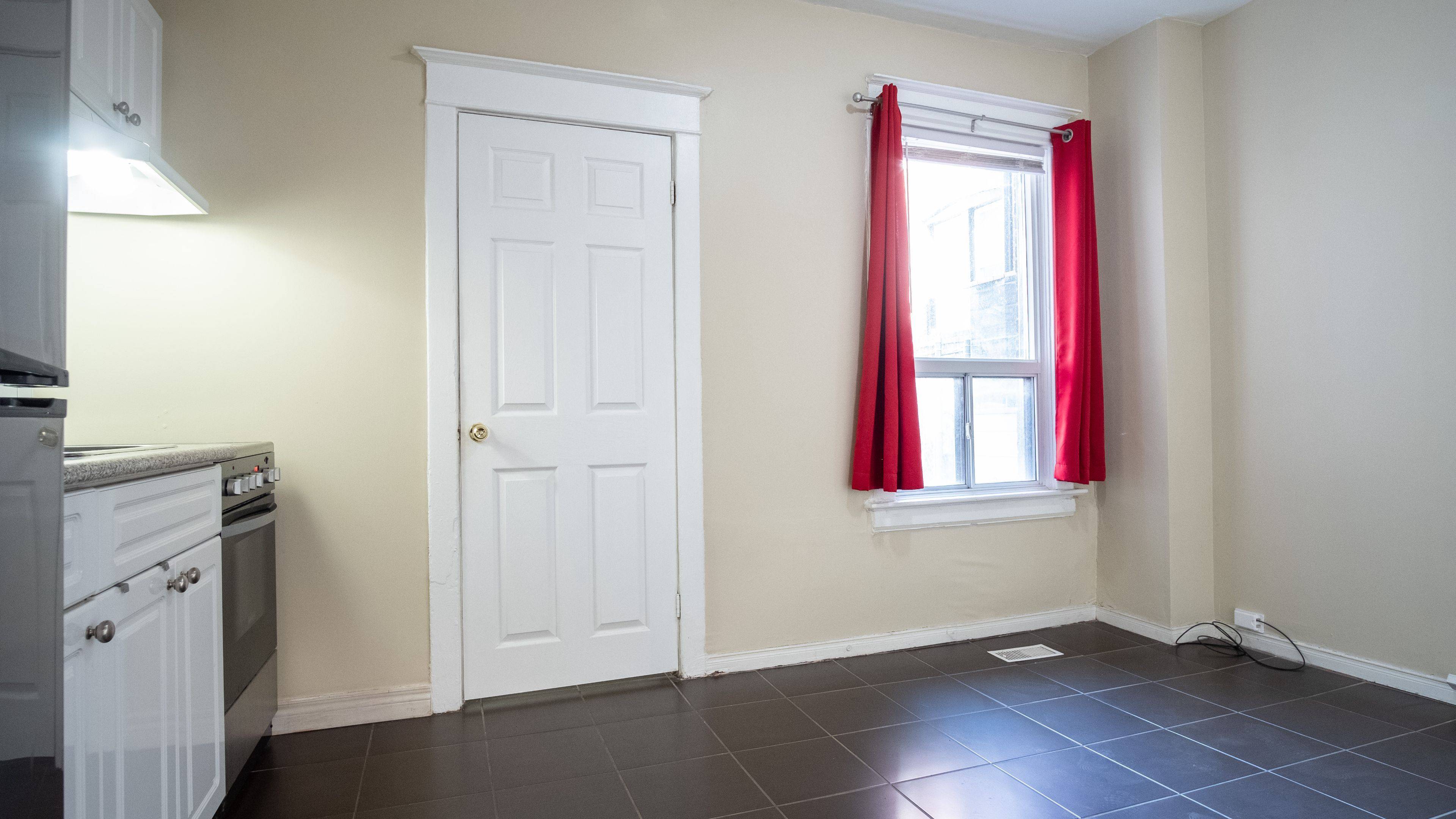 Toronto E01, ON M4J 3H1,560 Jones AVE #3