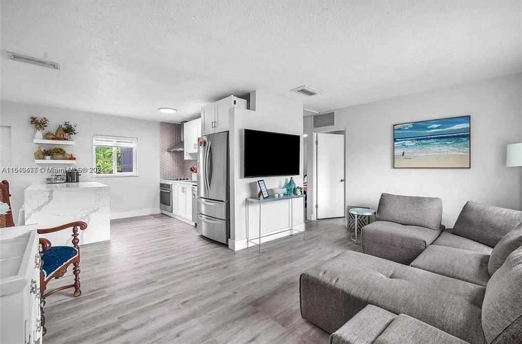 Oakland Park, FL 33334,561 NE 61st St