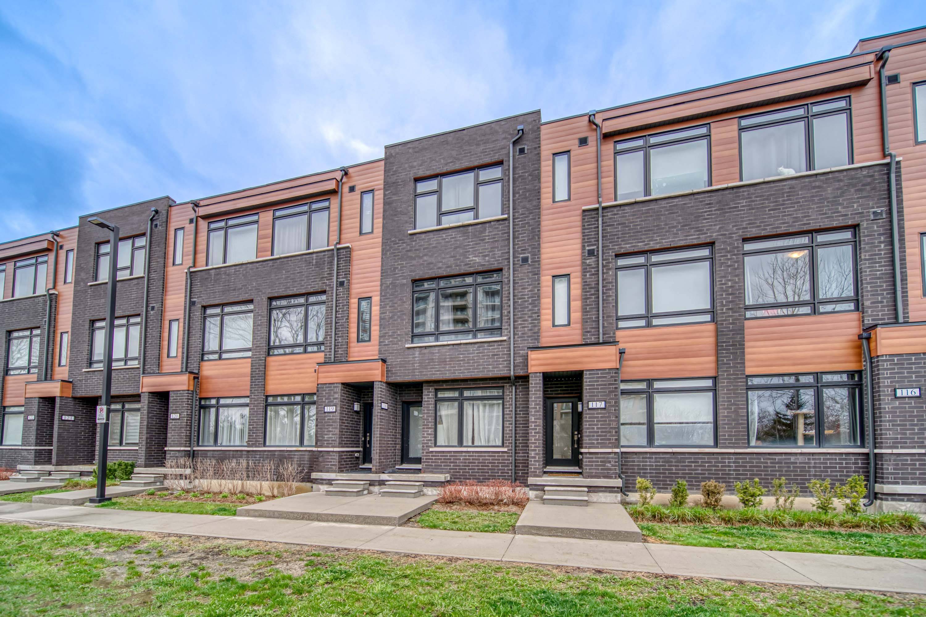 Richmond Hill, ON L4C 5T4,370 D Red Maple RD #118