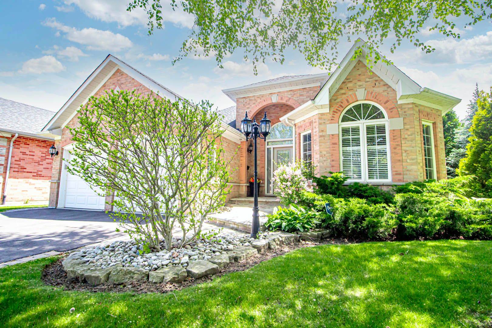 Burlington, ON L7M 4A8,2156 Country Club DR