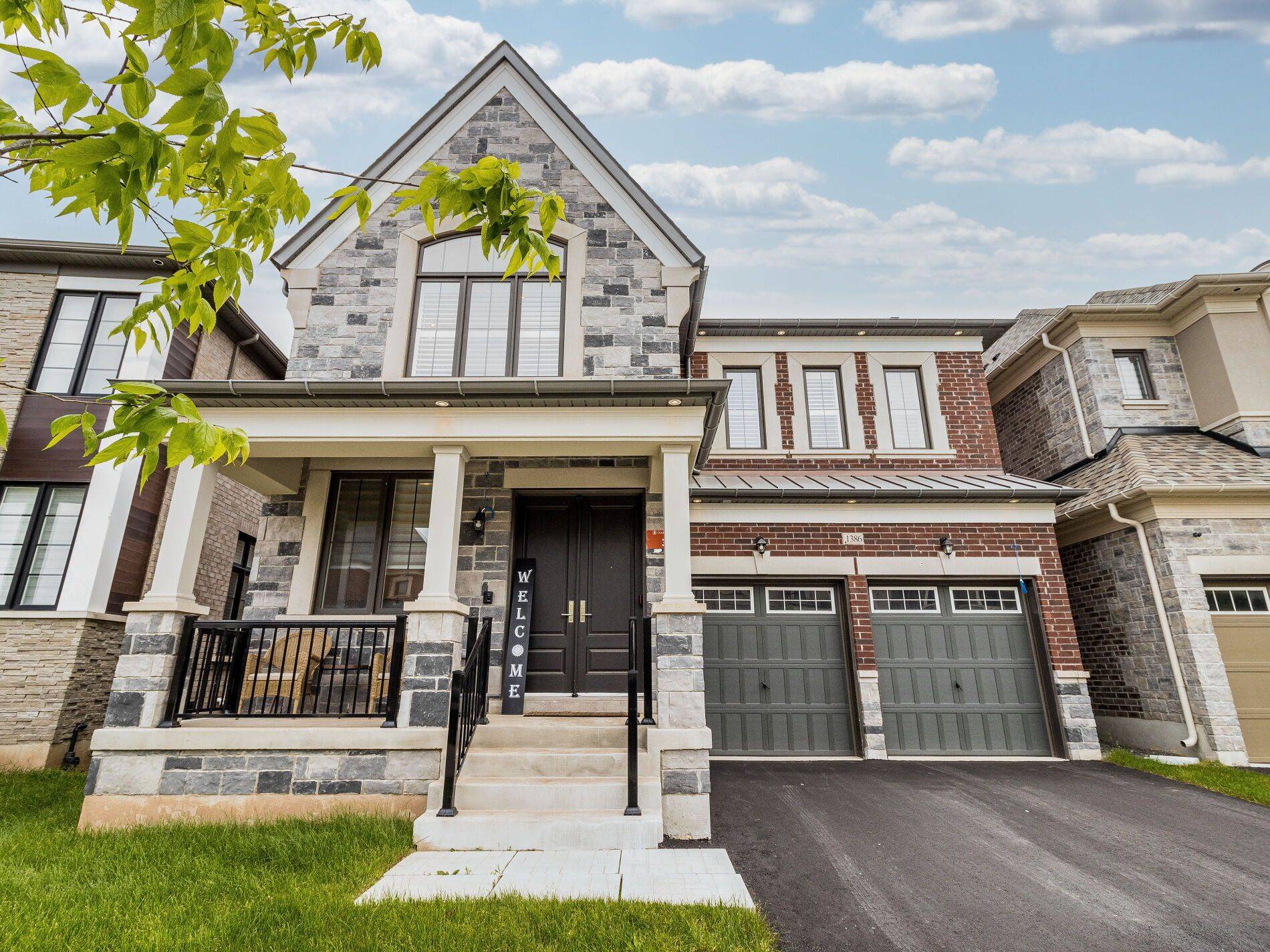 Oakville, ON L6M 5L4,1386 Queens Plate RD