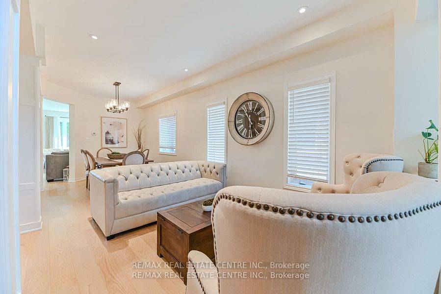 Oakville, ON L6H 6S2,2498 Longridge CRES