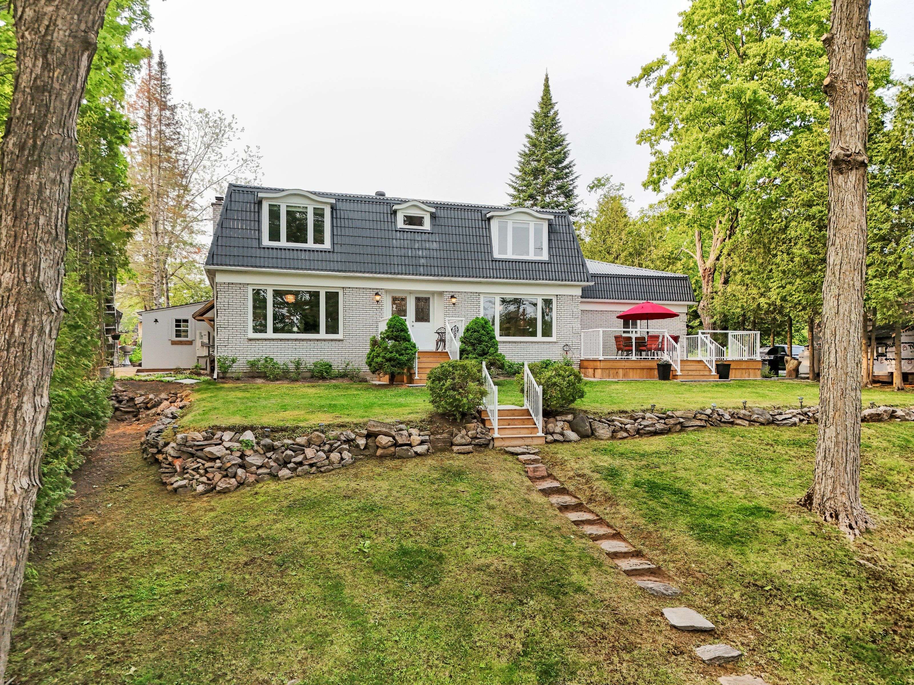 Muskoka Lakes, ON P0C 1A0,1012 Mill ST