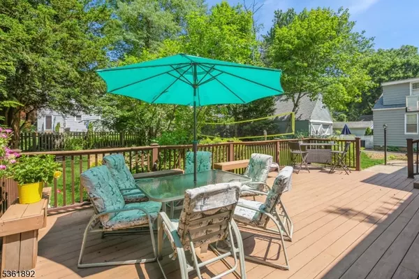 18 Mitchell Ave, Roseland Boro, NJ 07068