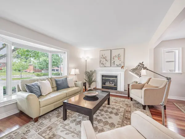 Toronto W10, ON M9W 2G1,152 Clearbrooke CIR