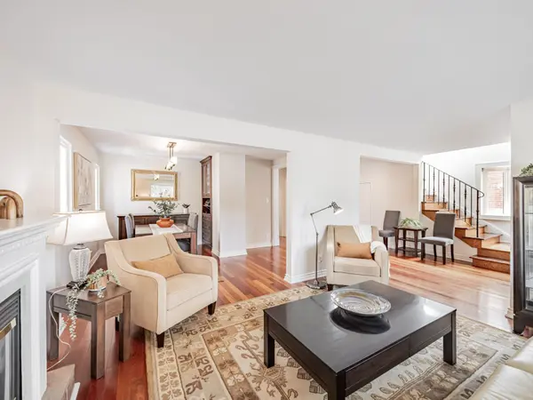 Toronto W10, ON M9W 2G1,152 Clearbrooke CIR