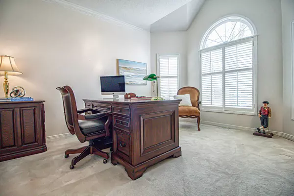 Burlington, ON L7M 4A8,2156 Country Club DR