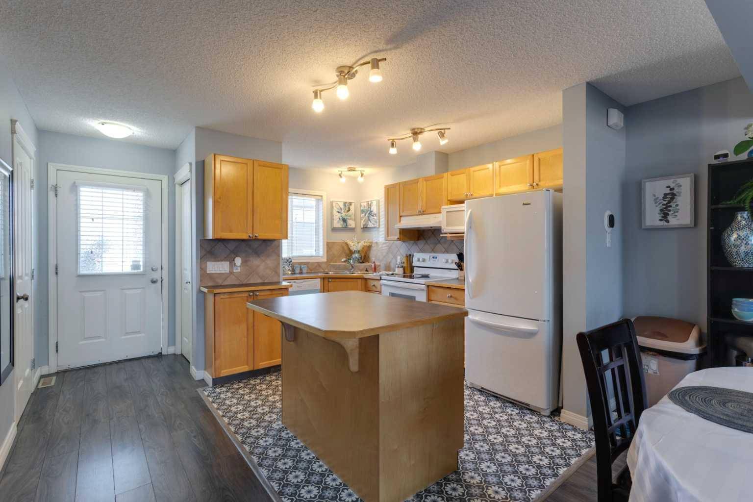 Airdrie, AB T4B 3H5,140 Sagewood BLVD #205