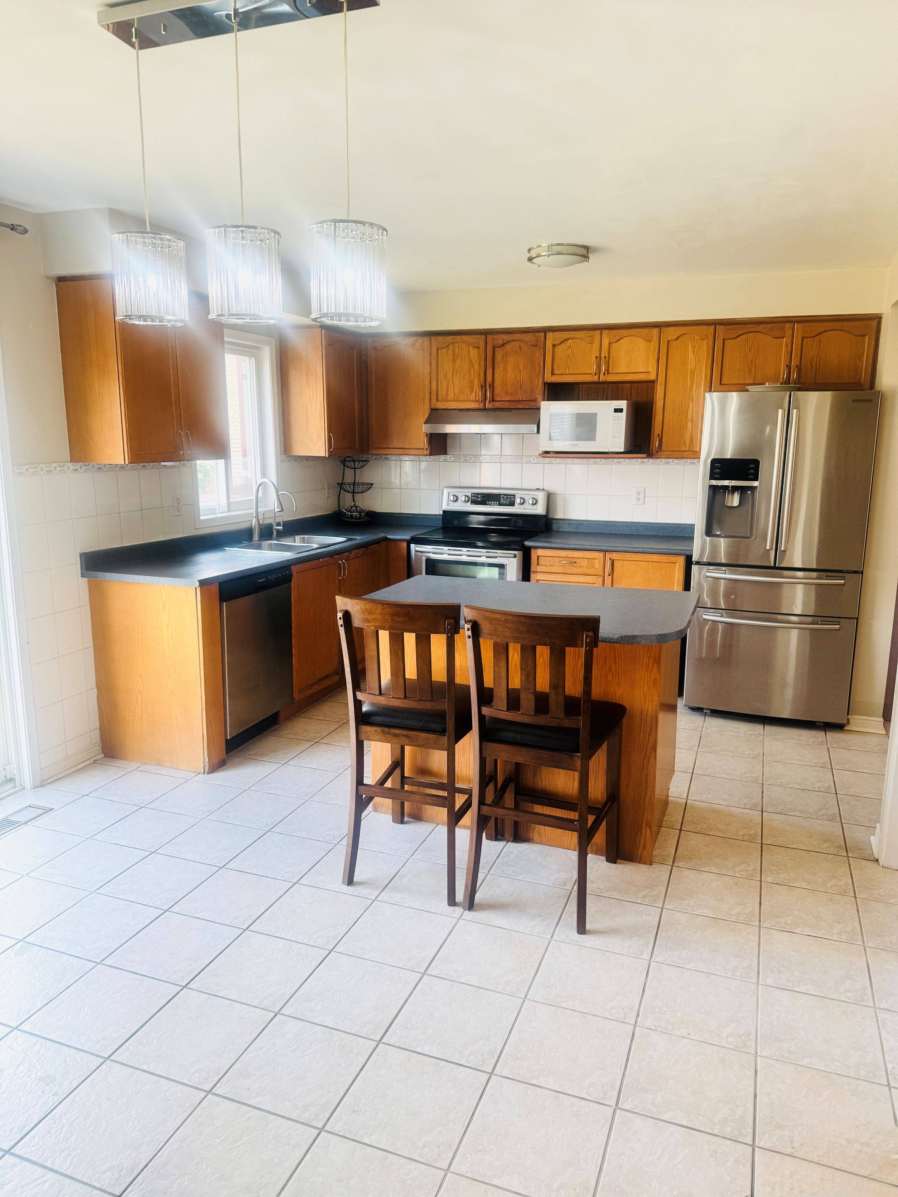 Brampton, ON L7A 2E8,65 Fairhill AVE