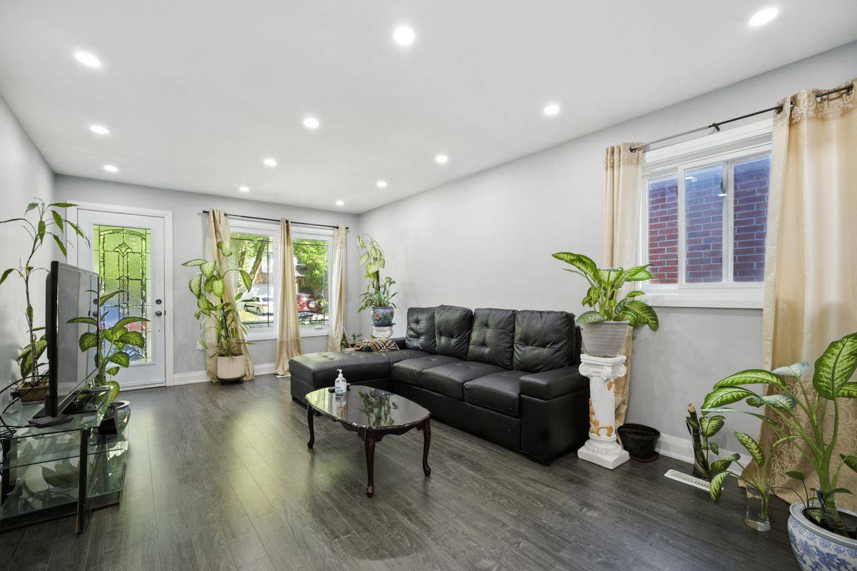 Brampton, ON L6Y 2S1,21 Chopin CRES