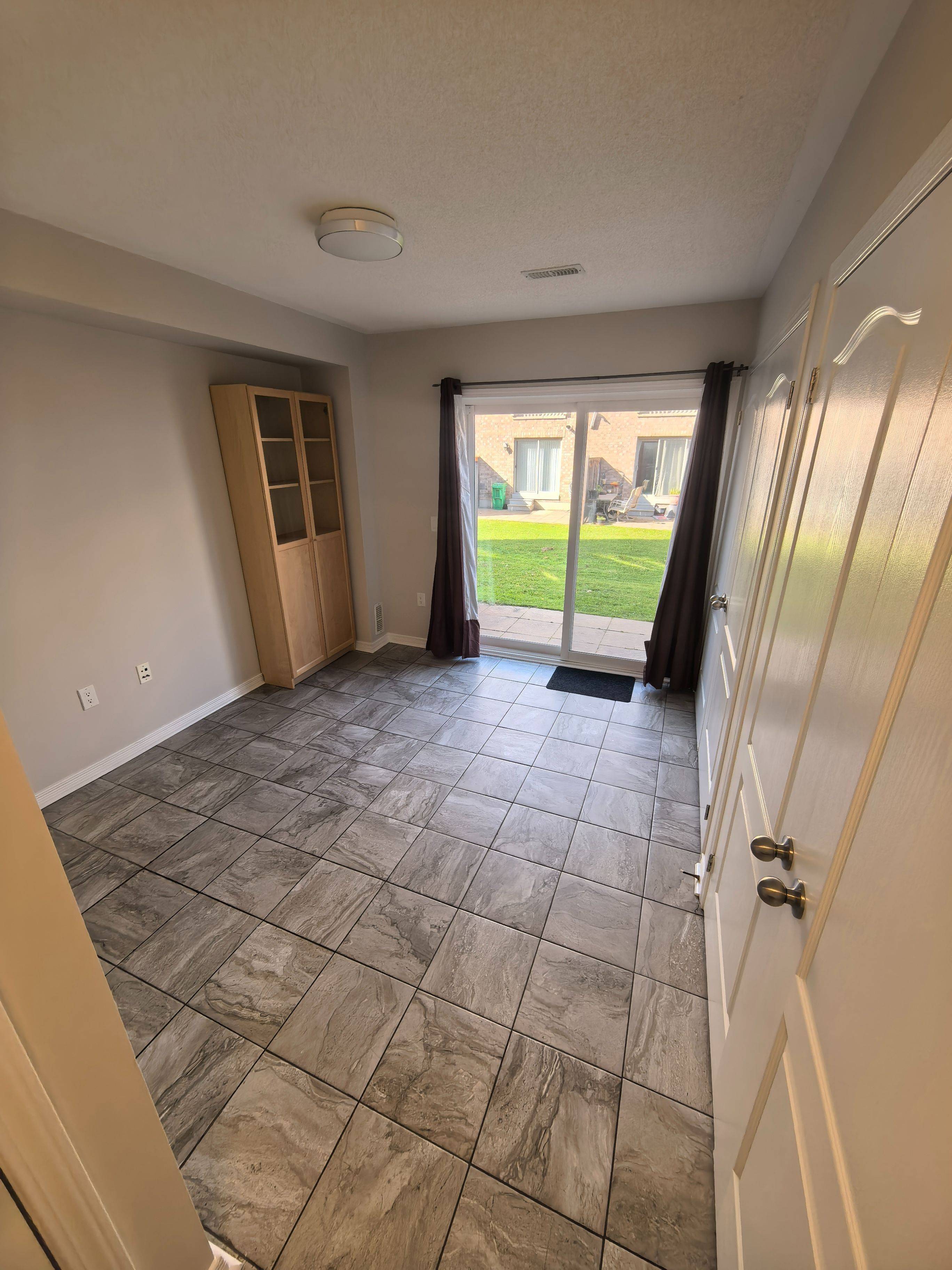 Mississauga, ON L5N 0C7,6625 Falconer DR #13