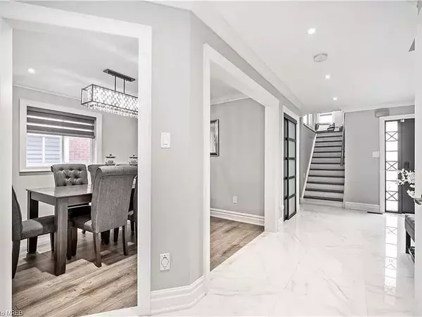 Mississauga, ON L5N 6Z1,3722 Densbury DR