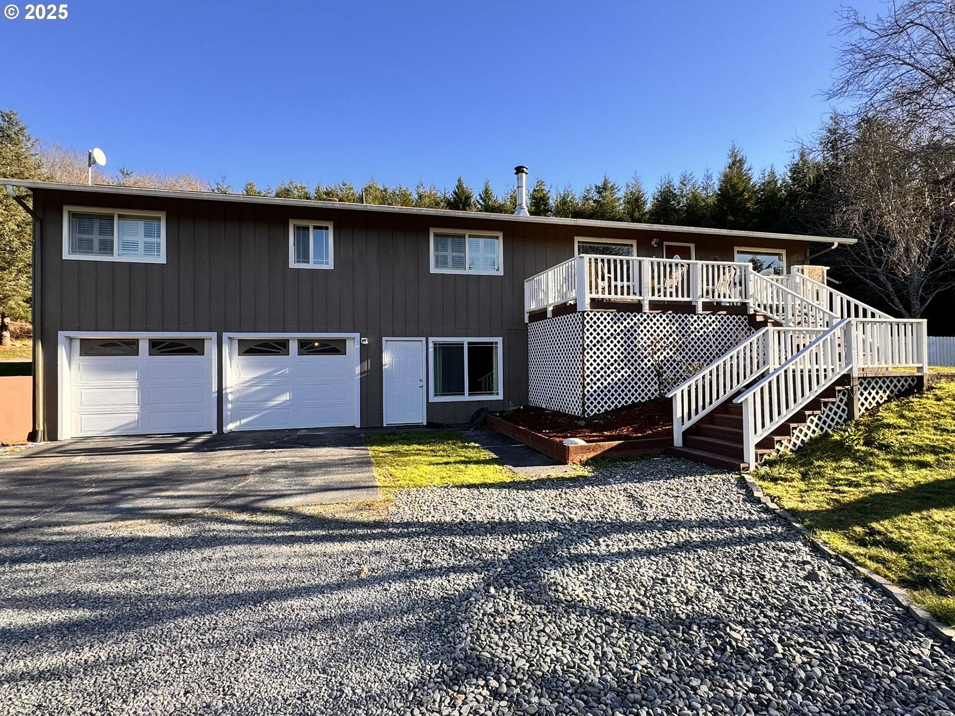 Brookings, OR 97415,16696 SUNSHINE LN