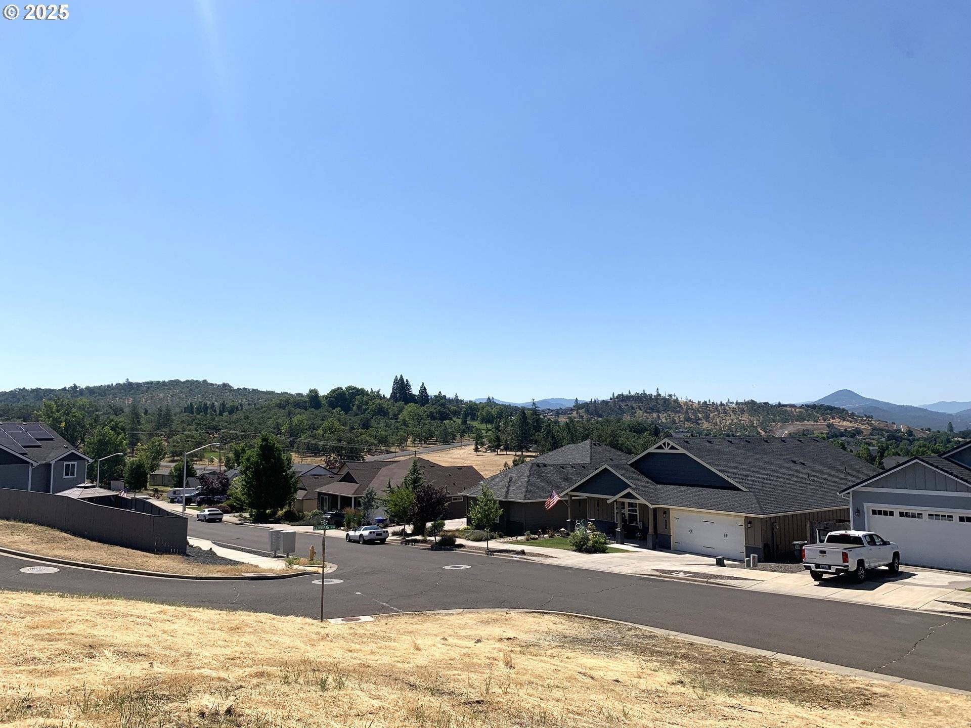 Eagle Point, OR 97524,1019 AZURE WAY