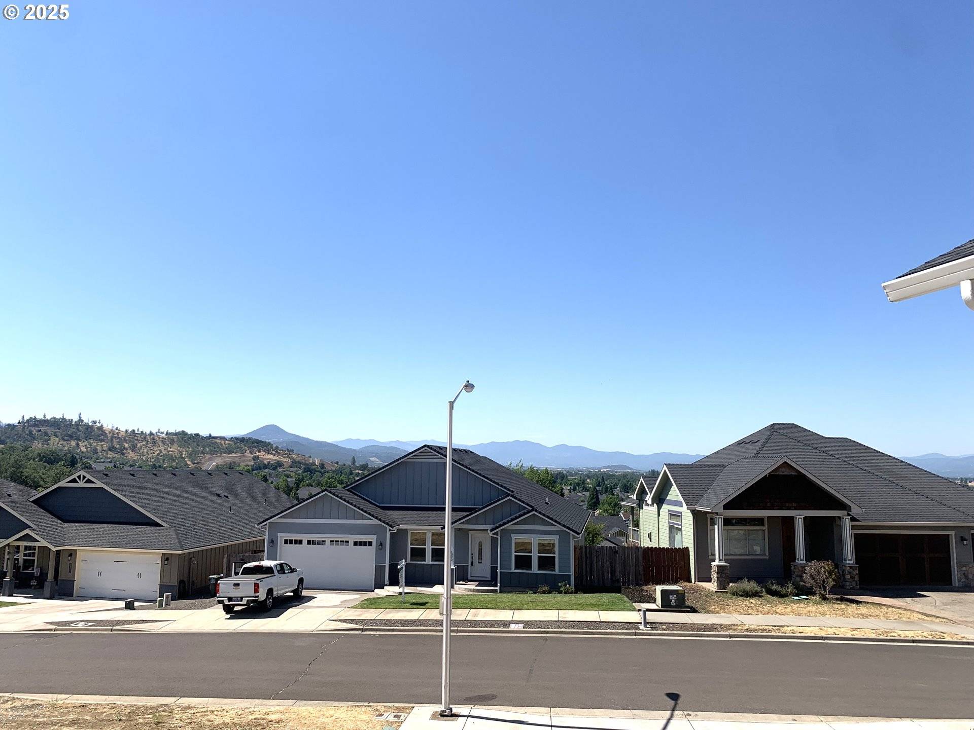 Eagle Point, OR 97524,1019 AZURE WAY