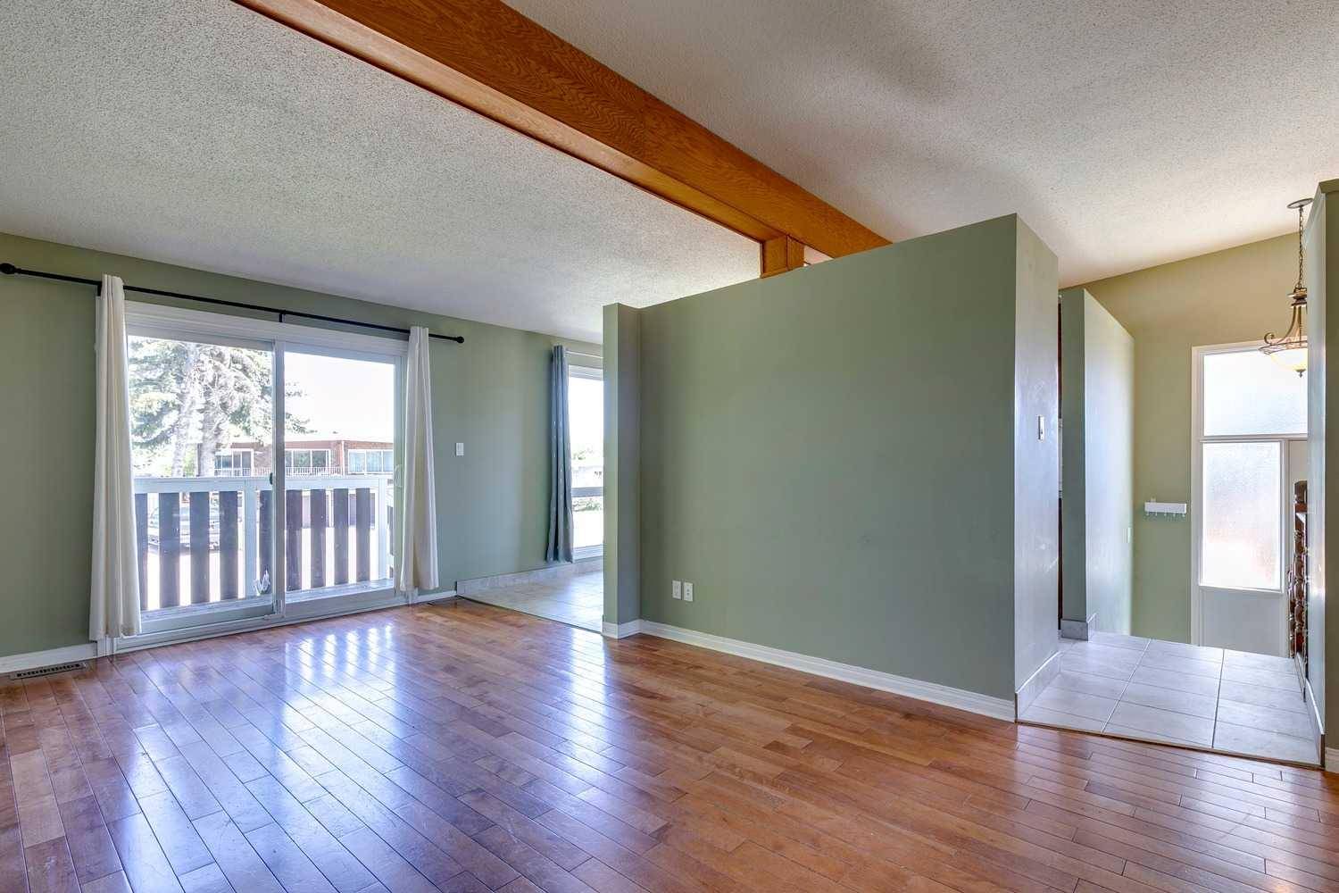 Calgary, AB T2W 1K2,817 Canfield WAY Southwest