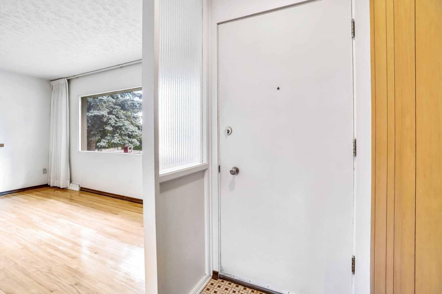 Calgary, AB T2V 3H2,53 Hollyburn RD Southwest