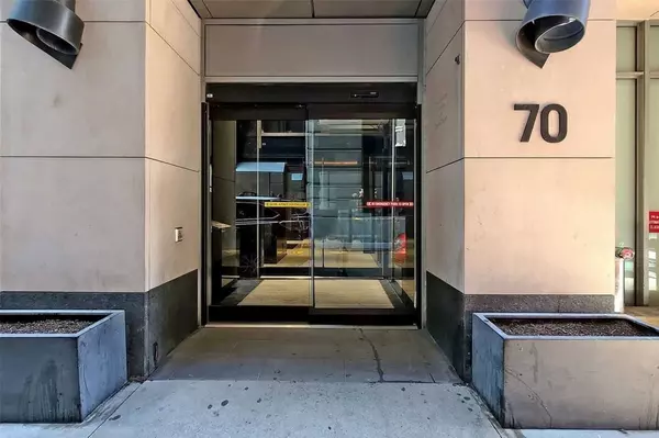 Toronto C01, ON M5H 0B1,70 Temperance ST #1207
