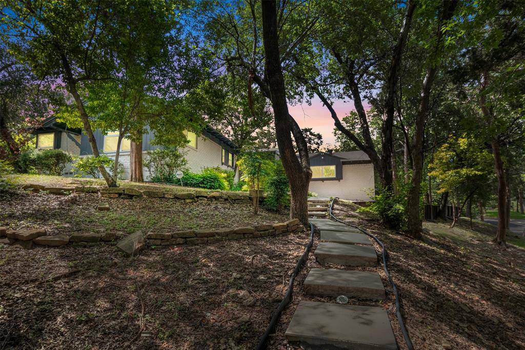 2850 Whitewood Drive, Dallas, TX 75233