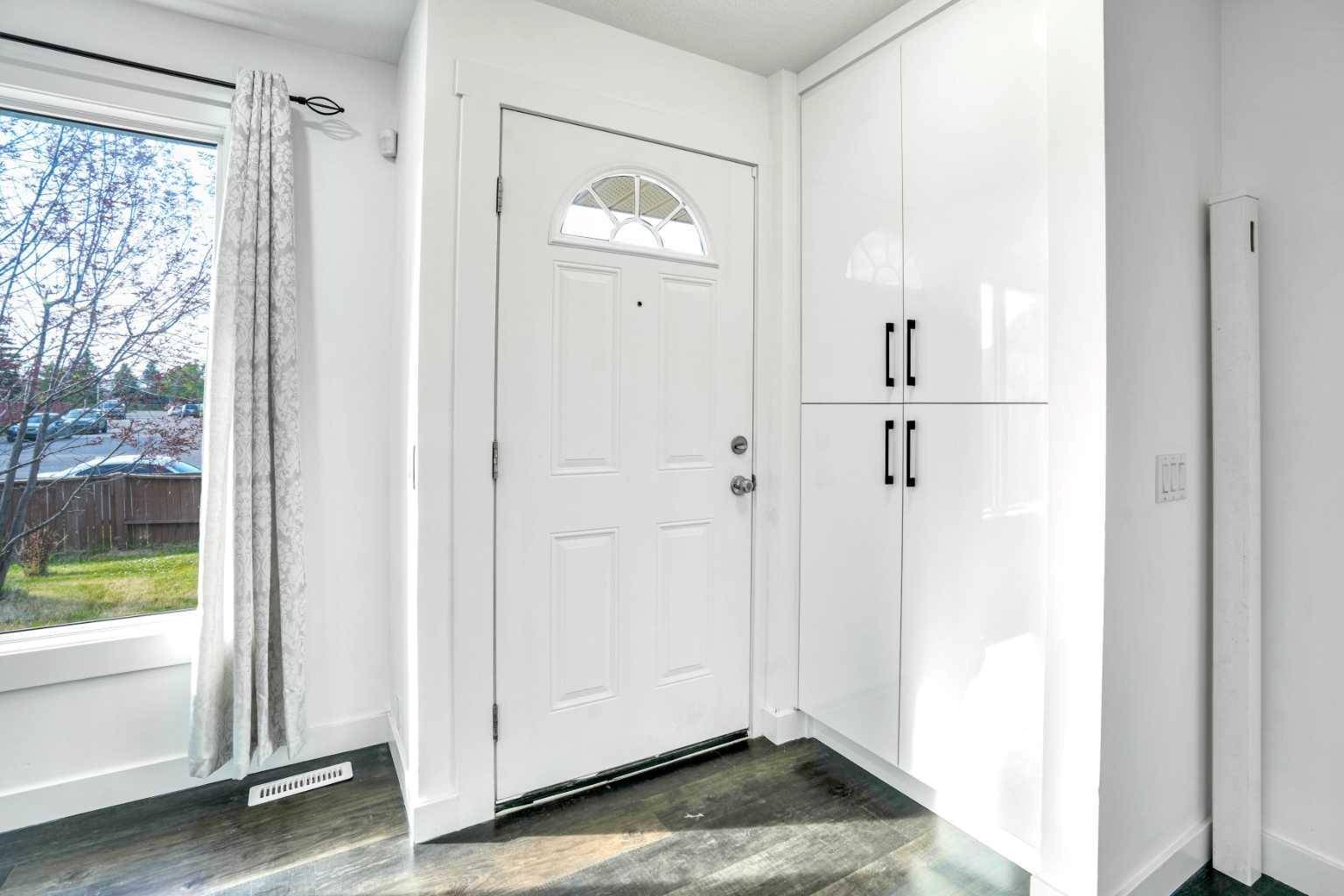 Calgary, AB t3j1t8,343 falshire DR Northeast