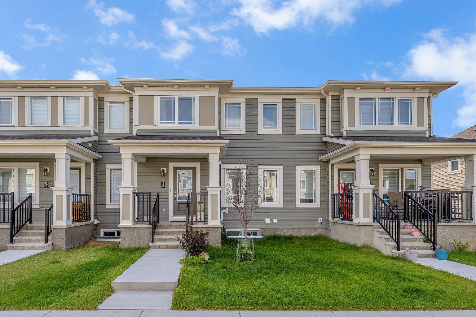 Airdrie, AB T4B 5J5,329 Windbury RD SW