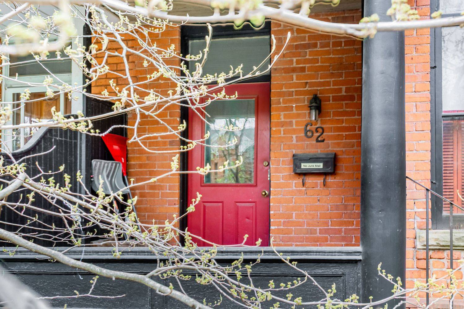 Toronto C01, ON M6J 3B3,62 Lakeview AVE