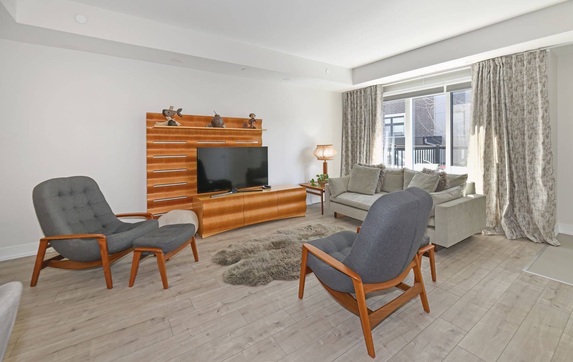 Toronto W06, ON M8W 3J4,66 Long Branch AVE #14