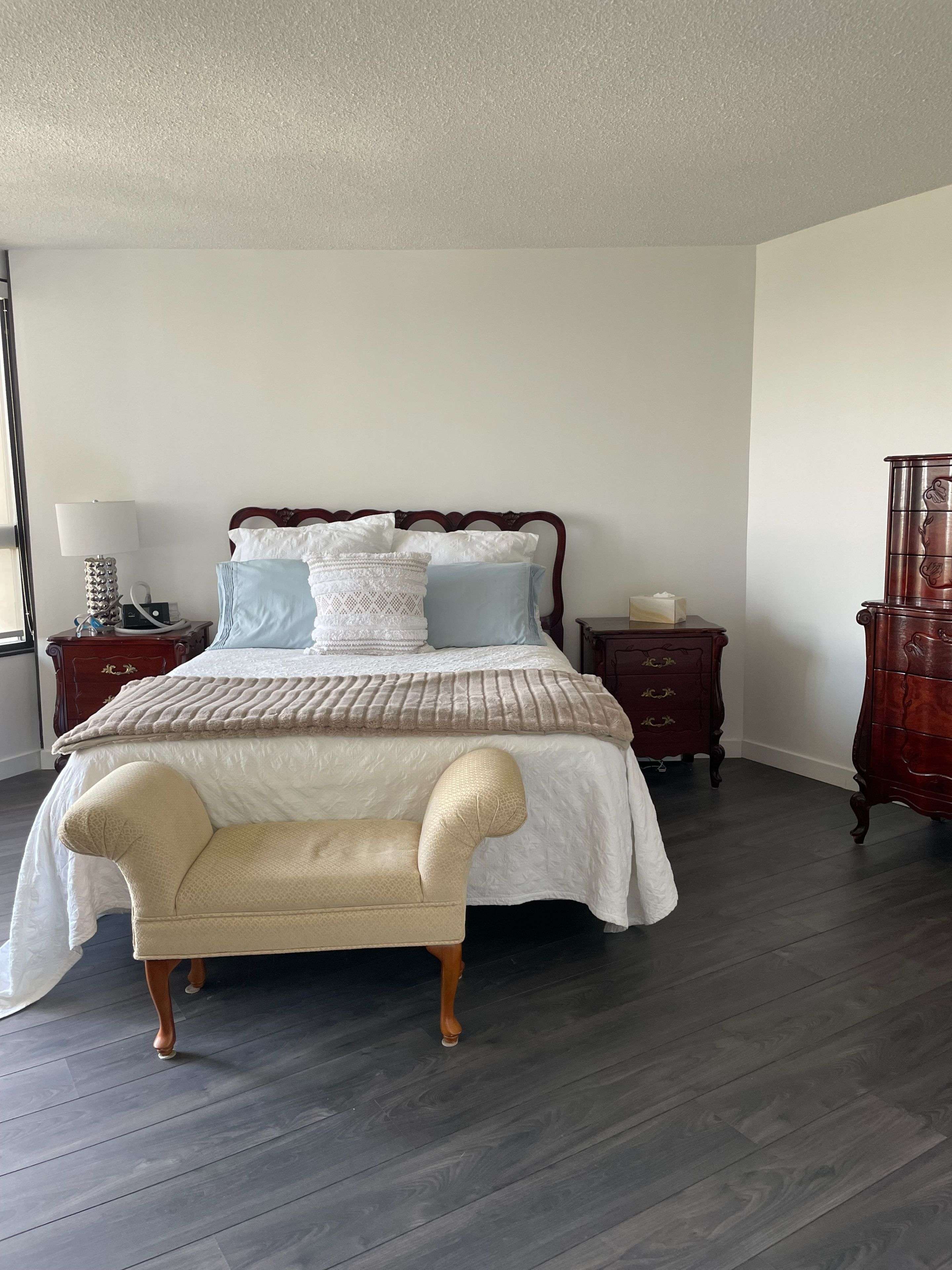 Mississauga, ON L4Y 3Z2,1300 Bloor ST #905