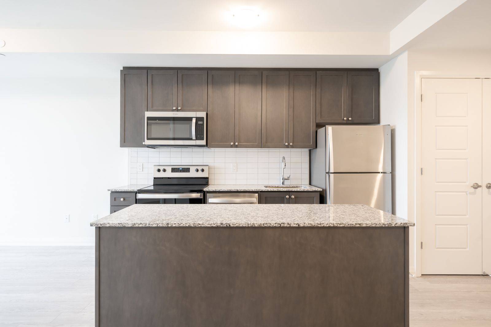 Oakville, ON L6H 8A4,3006 William Cutmore BLVD #909