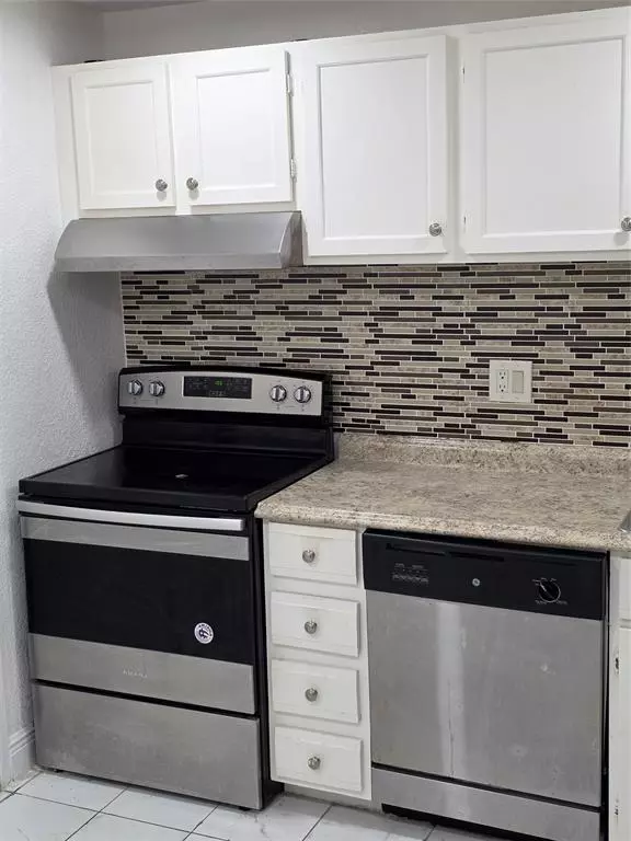 Lauderhill, FL 33319,3720 Inverrary Dr #3E