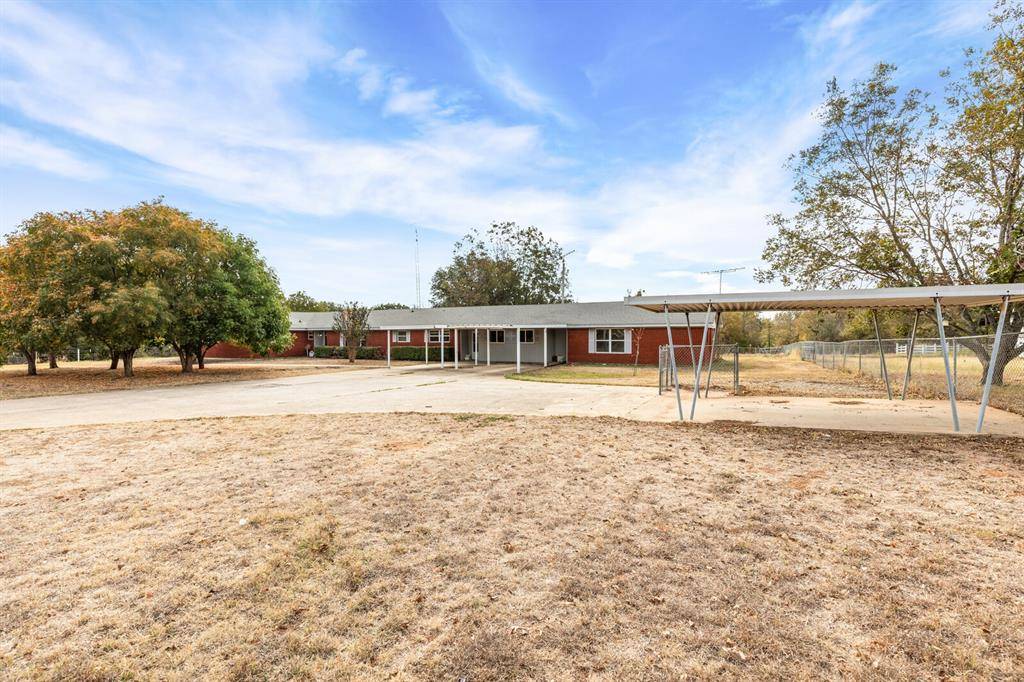 281 Lakeside Drive, China Spring, TX 76633