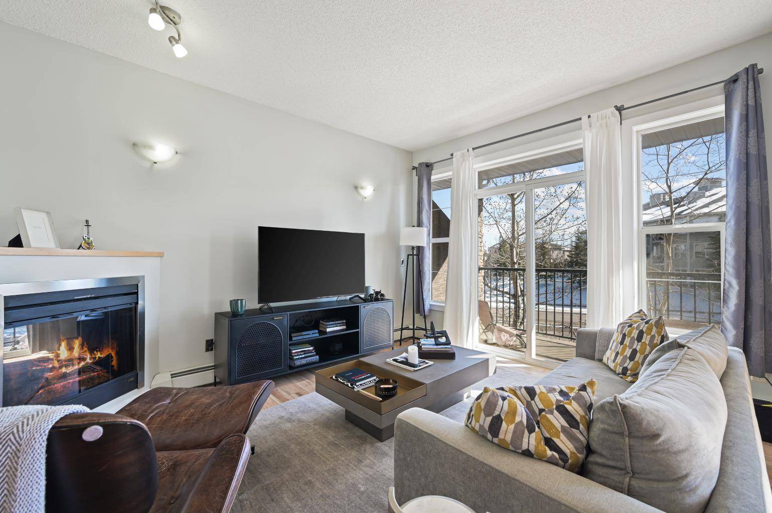 Calgary, AB T3H0K1,211 Aspen Stone BLVD Southwest #2205